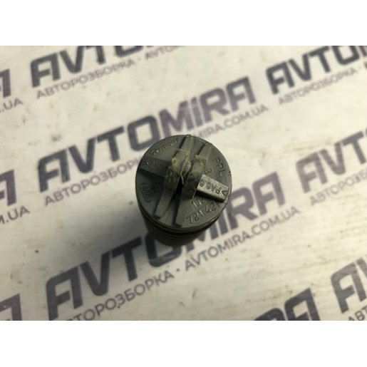 Пружина педалі зчеплення VW Passat B6 2005-2010 1J2721421